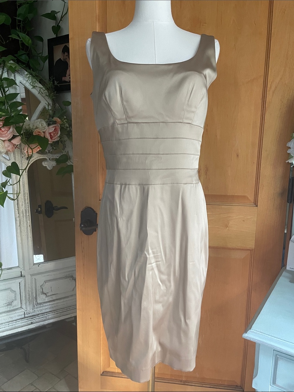 Kay Unger Sleeveless Gold Taupe Sheath Dress Cocktail 10 Champagne